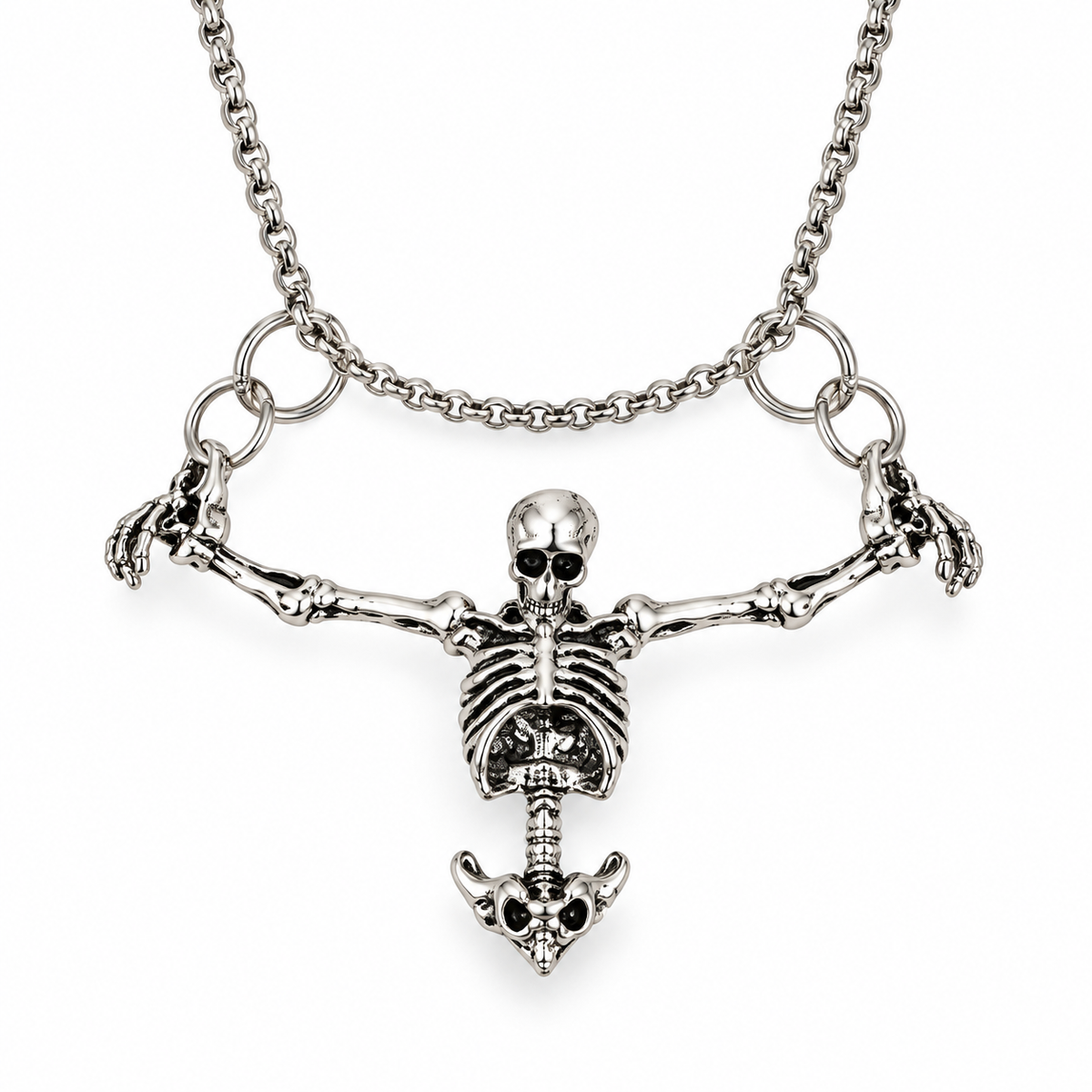 Collar con Colgante de Esqueleto – vista frontal sobre fondo blanco