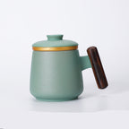 Taza Cerámica con Asa de Madera, Tapa e Infusor – 401–500 ml · Verde 11