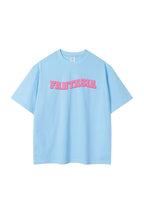 Camiseta Oversize con Estampado Gráfico · Azul claro